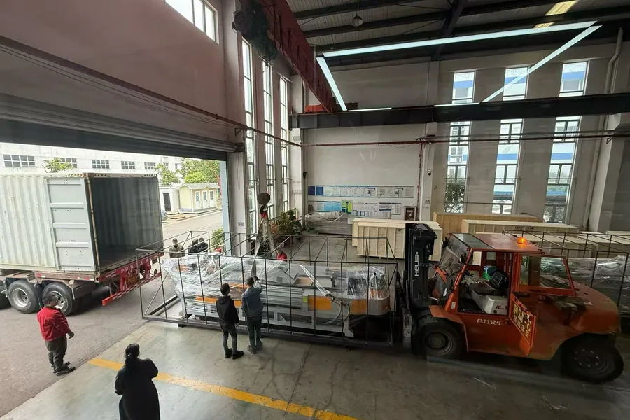 Iron-frame export packaging for a Telhoo tube machine