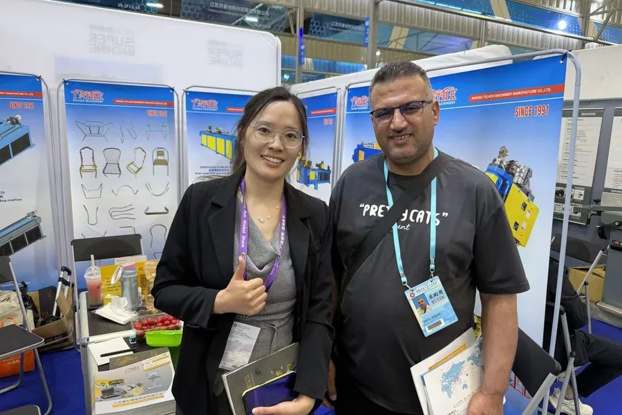 Telhoo engineer with an overseas customer at a tube bending machine show